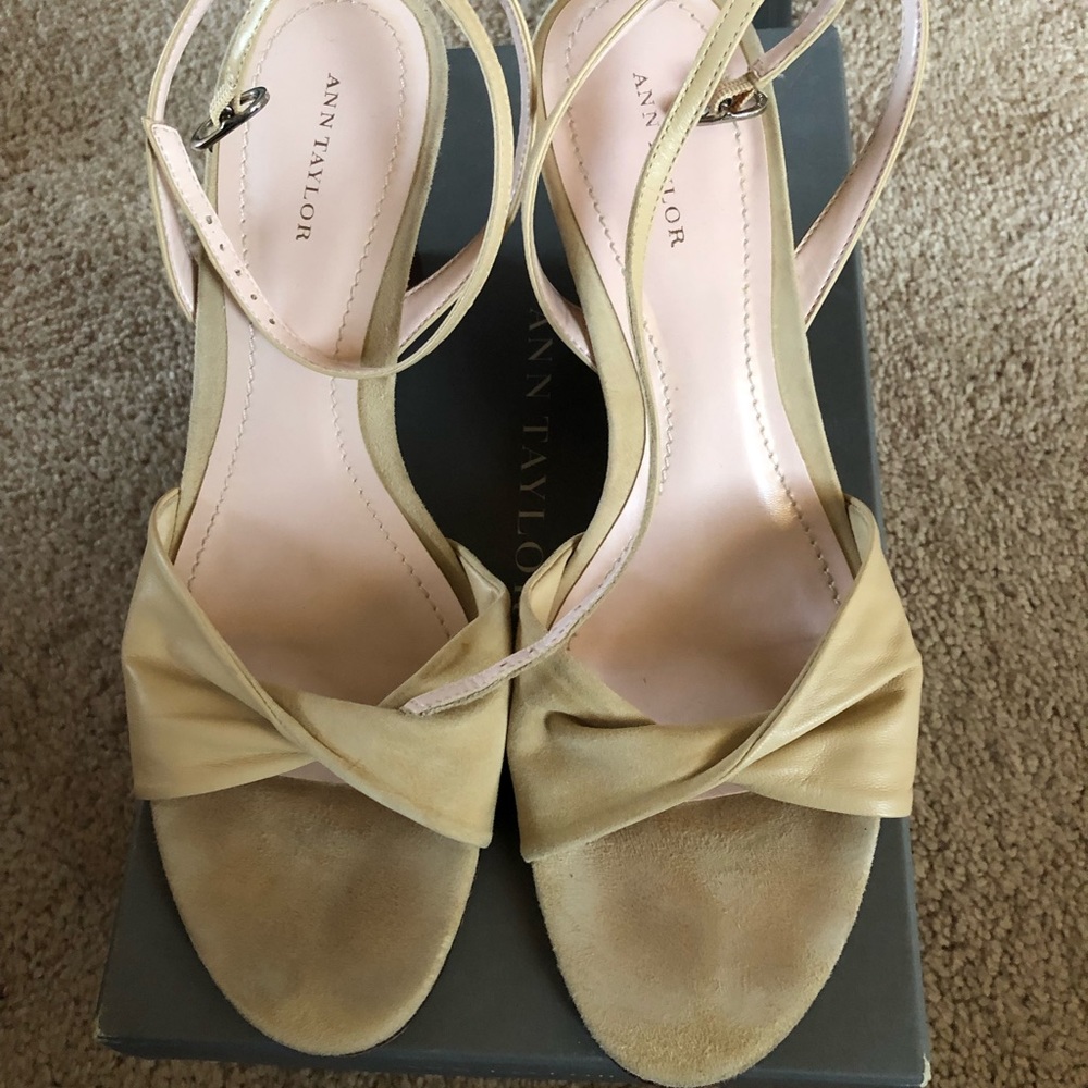 Ann Taylor suede/leather wood wedge heel Sz 9m